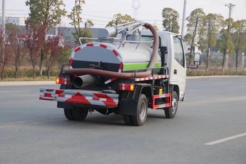 國(guó)六凱馬2方藍(lán)牌吸糞車(chē)