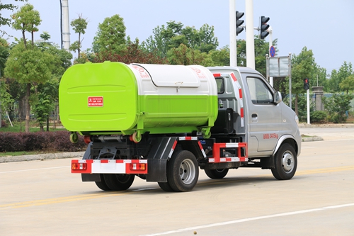 國六長安汽油后雙輪鉤臂式垃圾車