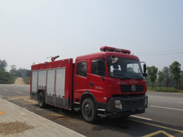 東風(fēng)153消防車.jpg