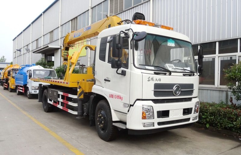 東風(fēng)天錦帶吊清障車